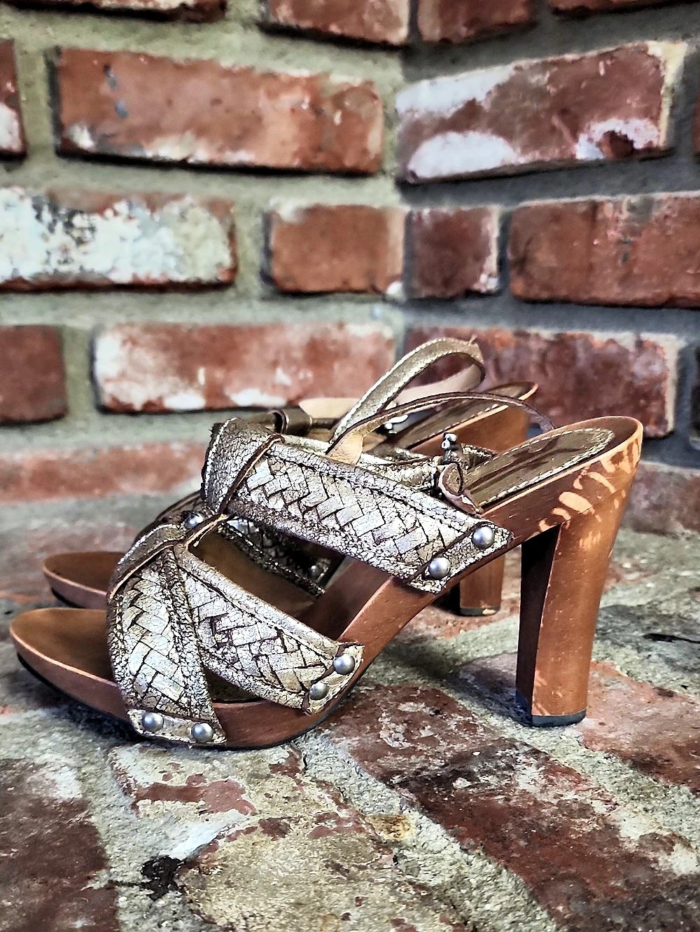 Frye Dolly Woven Footbed Woven Leather Platform Heels Gold Size 6.5 NWT